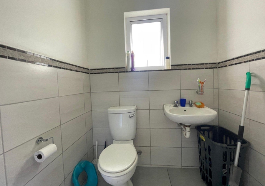 2 Bedroom Property for Sale in Pelican Park Western Cape